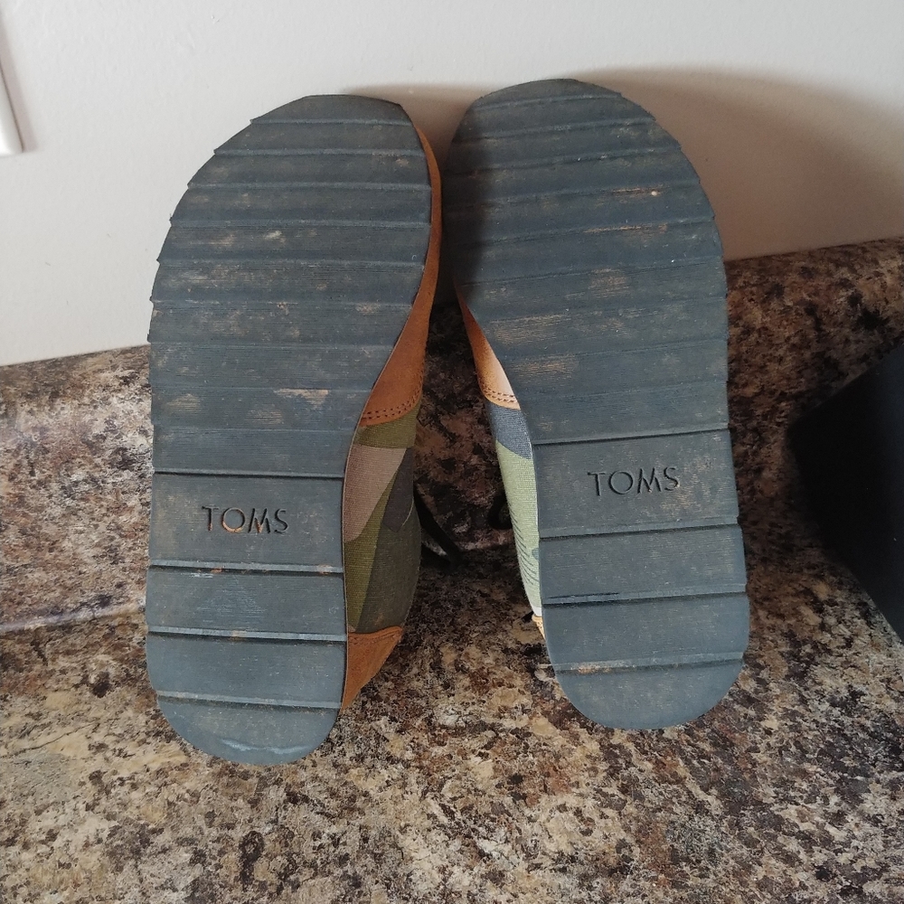 TOMS🌱 Youth 2 Camo Lace up Sneakers - Picture 7 of 9